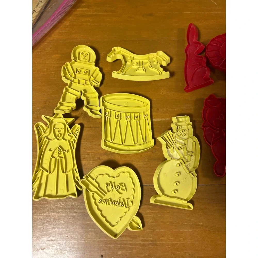 Vtg Tupperware 1970s Cookie Cutters Lot Red Yellow Holiday Christmas Easter 13pc